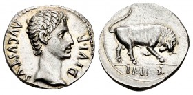 Augustus. Denario. 15-13 a.C. Lugdunum. (Ric-167a). (Seaby-137). Anv.: AVGVSTVS DIVI F. Cabeza desnuda a derecha. Rev.: IMP X. Toro embistiendo a dere...