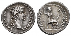 Tiberius. Denario. 15-18 d.C. Lugdunum. (Spink-1763). (Ric-26). (Seaby-16). Anv.: TI CAESAR DIVI AVG F AVGVSTVS. Busto laureado a derecha. Rev.: PONTI...