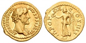 Antoninus Pius. Áureo. 156 d.C. Rome. (Ric-255a). (Cal-1672). Anv.: ANTONINVS AVG PIVS P P IMP II. Busto sin láurea y con paludamento a derecha. Rev.:...
