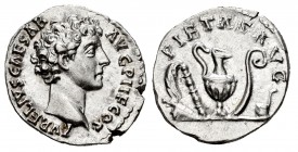 Marcus Aurelius. Denario. 140-144 d.C. Rome. (Spink-4786). (Ric-424a). (Seaby-451). Anv.: AVRELIVS CAESAR AVG P II F COS. Busto desnudo a derecha. Rev...