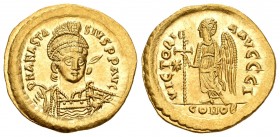 Anastasius. Sólido. 491-518 d.C. Constantinople. (S-5). (Ratto-321). Rev.: VICTORIA AVGGG I / CONOB. Victoria en pie a izquierda con cruz larga, estre...