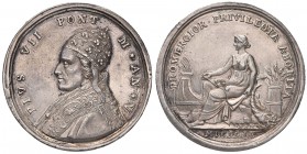 Pio VII (1800-1823) Medaglia A. V – Opus: Hamerani – Bart. 804 AG (g 29,84) Fondi ritoccati e colpetti al bordo
BB+