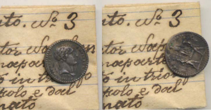 FRANCIA Napoleone Medaglia – Metallo argentato (g 1,19 – Ø 12 mm) Con cartellino...