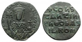Constantine VII and Romanus I (913-959). Æ 40 Nummi (25mm, 5.59g, 6h). Constantinople. Facing bust, wearing crown and loros, holding labarum and globu...