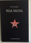 Demir E.M. The Turkish war medal. Instambul 2012. Brossura ed. pp. 111,61, ill. in b/n e a colori. Buono stato