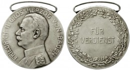 Orden und Ehrenzeichen, Deutschland, Deutsche Länder, bis 1918
Baden: Silberne Verdienstmedaille, verliehen 1908 bis 1916. 37 mm; 29,73 g. Im Origina...