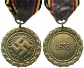 Orden und Ehrenzeichen, Deutschland, Drittes Reich, 1933-1945
Luftschutzehrenzeichen 1938. 2. Stufe am Bande. 
vorzüglich