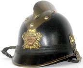 Militaria, Uniformen und Uniformteile
Feuerwehrhelm der CZHJ (Feuerwehr der Tschechoslowakei) um 1920. 27 X 20 X 15 cm. 
einige Kratzer