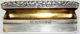 Varia, Silber, Großbritannien
Schnupftabakdose, Birmingham 1825 des Herstellers Nathaniel Mills. Innenvergoldung. Gravur "Davis". 70 X 30 X 15 mm; 49...