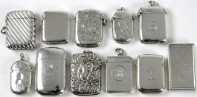 Varia, Silber, Großbritannien
Sammlung von 11 viktorianischen Vesta-Cases (Streichholztresoren), Sterlingsilber. Herstellungsorte Chester, London und...