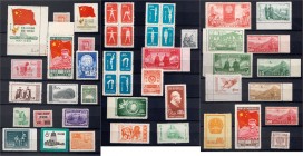 CHINA und Südostasien, China, Briefmarken, Lots
Kleines Album mit über 100 postfrischen und gestempelten Marken der 1950 und 1960er Jahre. Besichtige...