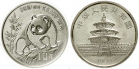 CHINA und Südostasien, China, Volksrepublik, seit 1949
10 Yuan Panda 1990. Panda beim Besteigen eines Felsens. Small Date. In Kapsel. 
Stempelglanz,...