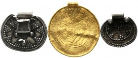 Ausländische Goldmünzen und -medaillen, Schweden, Vendelzeit, ca. 550-800
Modernes Schmuckstück in der Zeichnung eines Goldbrakteaten. Krieger zu Pfe...