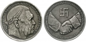 Medaillen, Drittes Reich
Silbermedaille v. Bleeker o.J. (1934) auf den Tod Hindenburgs. Kopf Hindenburgs mit Lorbeerkranz, Umschrift/ Hkr. über Hands...