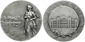 Medaillen, Eisenbahn
Silbermedaille o.J. (um 1920). v. A. Lebarque. Prämienmedaille der französischen Compagnie du Chemin de Fer du Nord. Frauengesta...