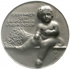 Medaillen, Medicina in Nummis, Geburtshilfe
Einseitige Eisenmedaille o.J.(um 1917). Gedenket der Säuglinge und Kinder. 63 mm. 
vorzüglich