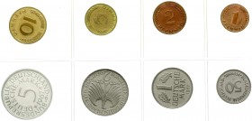 Münzen der Bundesrepublik Deutschland, Kursmünzensätze, 1 Pfennig - 5 Deutsche Mark, 1964-2001
1967 G. 2 Pf. Kupfer, o.B.H. Folie gelocht. 
Polierte...