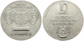 Gedenkmünzen der DDR
10 Mark 1982, Gewandhaus, mit sehr interessanter Doppelprägung. Das Stück wurde vermutlich auf einer nicht ausgeworfenen Münze g...