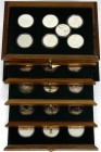 LOTS, Sammlungen allgemein
Holzkasten mit 42 Silbergedenkmünzen mit Tiermotiven aus 1974 bis 1979 von Afghanistan bis Zaire. U.a. die guten Ausgaben ...