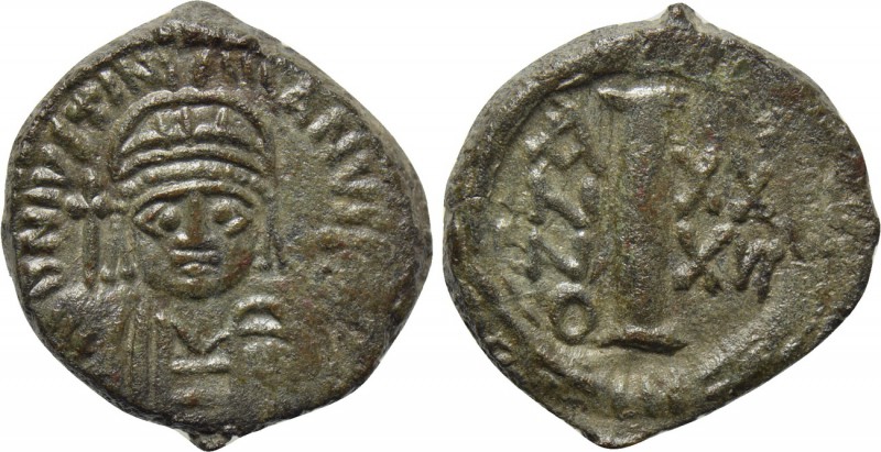 JUSTINIAN I (527-565). Decanummium. Ravenna. Dated RY 36 (562/3). 

Obv: Helme...