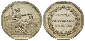 Jeton, 1832, AG 36 mm poinçon Lampe
Avers: A l'exergue : MDCCC. XXXII . La Justice assise en bordure de Seine
Revers: TRIBUNAL DE COMMERCE DE ROUEN. L...