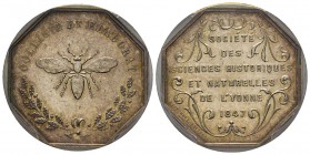 Jeton, 1847, AG 29 mm
Avers: COLLIGIT ET ELABORAT
Revers: SOCIÉTÉ DES SCIENCES HISTORIQUES ET NATURELLES DE L'YONNE
PCGS AU58