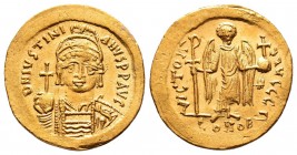 Justinian I. 527-565. AV Solidus. Ravenna mint, 6th officina. Struck 552-565. D N IVSTINI ANVS P P AVC, helmeted and cuirassed facing bust, holding gl...