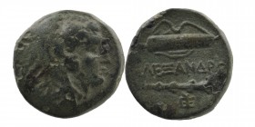 Kings of Macedon. Alexander III 'the Great' (336-323). Ae.
Obv: Head of Herakles right, wearing lion's skin.
Rev: Club and bow in bowcase.
6,03 gr. 17...