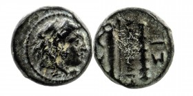 Kings of Macedon. Uncertain mint. Alexander III "the Great" 336-323 BC. AE
Head of Herakles right, wearing lion's skin.
Obv: AΛEΞANΔPOY; club, bow and...