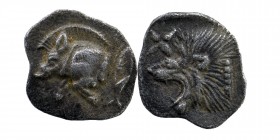 Mysia. Kyzikos, AR Obol. 450-400 BC.
Forepart of boar left, tunny behind./Head of lion left.
SNG France 369-70; SNG Aulock 7331.
0,38 gr. 10 mm