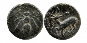 IONIA. Ephesos. Ae (Circa 390-320/00 BC).
Obv: Ε - Φ. Bee.
Rev: Stag kneeling left, head right;
Cf. SNG Copenhagen 247 (for type)
2,78 gr. 16 mm