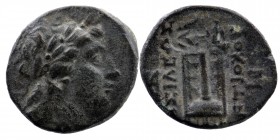 Lydia. Sardes. Antiochos II Theos. 261-246 B.C. AE
Laureate head of Apollo right
Rev: ΒΑΣΙΛΕΩΣ / ΑΝΤΙΟΧΟΥ, tripod; in right field, M monogram; below, ...