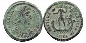 CONSTANS (337-350). Ae. Cyzicus.
Diademed, draped and cuirassed bust right
Rev: Constans, holding labarum and crowning phoenix on globus, standing lef...