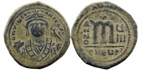 Maurice Tiberius, 582-602 AD. AE Follis Theoupolis (Antioch)
Crowned facing bust / 
Rev: Large M. 
S.533
12,96 gr. 29 mm