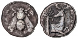 GREEK COINS
Tetradracma. 387-295 a.C. EFESO. JONIA. Anv.: Abeja. Rev.: Prótomo de ciervo a derecha, con la cabeza vuelta, detrás palmera, delante KLY...