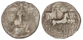 ROMAN COINS: ROMAN EMPIRE
Denario. Acuñada el 29-27 a.C. AUGUSTO. Anv.: Victoria sobre proa a derecha con una corona de laurel. Rev.: Augusto con ram...