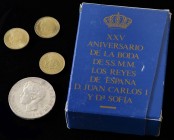 LOTS AND COLLECTIONS
Lote 4 monedas 1 (3), 5 Pesetas y serie ´Así Nace una Moneda´. 1898 a 1987. ALFONSO XIII, ESTADO ESPAÑOL y JUAN CARLOS I. AR, Al...