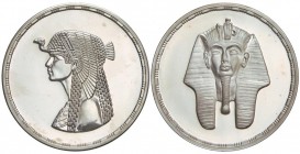 WORLD COINS: EGYPT
Egypt
Lote 2 monedas 5 Onzas Troy. 1987. AR. Ø 67 mm. cada una. Máscara de Tutankhamon y busto de Cleopatra. En presentación de m...
