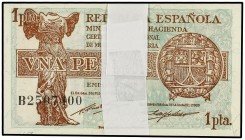SPANISH BANK NOTES: CIVIL WAR, REPUBLICAN ZONE
Lote 99 billetes 1 Peseta. 1937. Serie B. Todos correlativos menos uno. A EXAMINAR. Ed-392. SC- a SC.