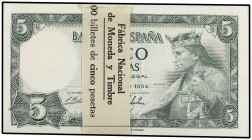 SPANISH BANK NOTES: ESTADO ESPAÑOL
Lote 100 billetes 5 Pesetas. 22 Julio 1954. Alfonso X. Serie P. Todos correlativos. Con faja- precinto original F....