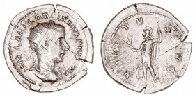 Gordiano III
Antoniniano. AR. R/VIRTVS AVG. 3.77g. RIC.56. Grieta en cospel por acuñación. Escasa. (MBC).