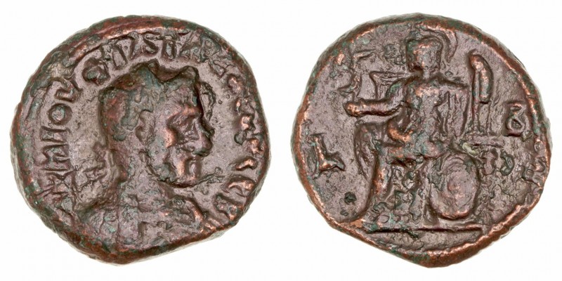 Diocleciano
Tetradracma. AE. Alejandría. R/Deidad sentada a izq., a los lados L...