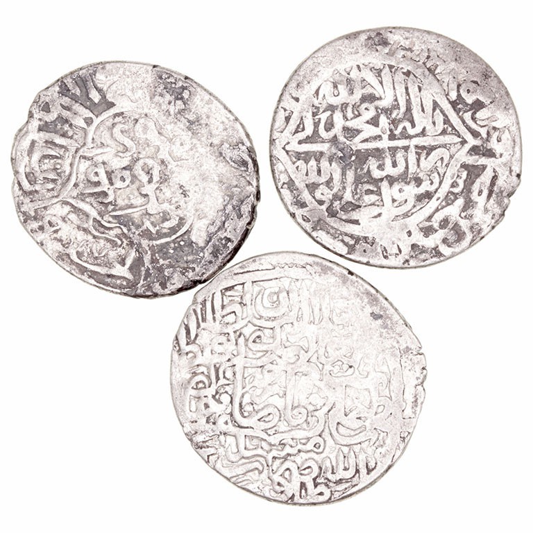 Los Ilkans, Mongoles de Persia
Dírhem. AR. (745-754 H.). Lote de 3 monedas. Nus...
