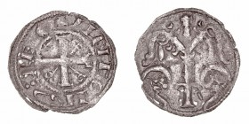 Corona Castellano Leonesa
Alfonso IX
Dinero. VE. Marca de ceca creciente. Con dos crecientes a los lados de cruz. 0.53g. AB.144.3. Muy escasa. BC.
