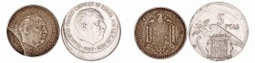 Estado Español
AE. Lote de 2 monedas. Peseta 1963 con fallo en cospel y 5 Pesetas 1957 con la acuñación desplazada. Interesante lote. MBC+ a BC.