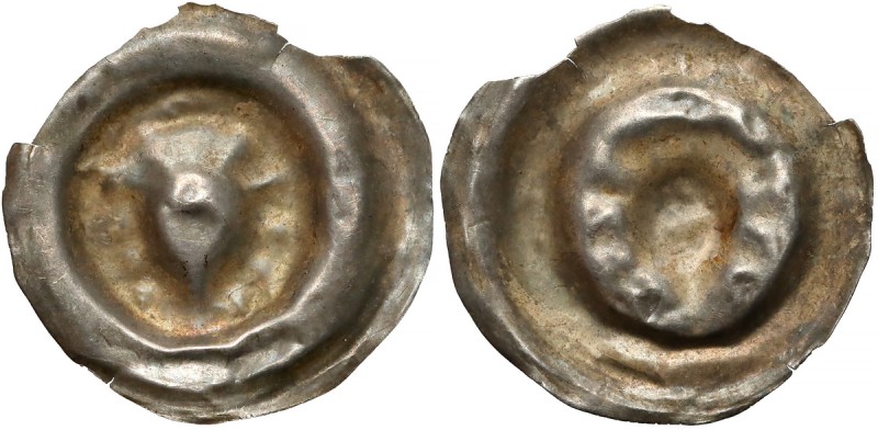 Brakteat guziczkowy (XIII/XIV w.) - Głowa w Koronie 
 Srebro, średnica 16-16.5 ...