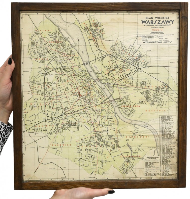Plan Wielkiej Warszawy - przedwojenna mapa z 1936/7 roku w ramie
 Plan Wielkiej...