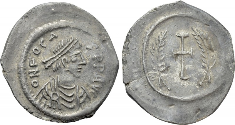 PHOCAS (602-610). Siliqua. Constantinople. 'Ceremonial' issue. 

Obv: δ N FOCA...