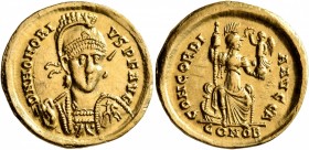 Honorius, 393-423. Solidus (Gold, 21 mm, 4.40 g, 6 h), Constantinopolis, 397-402. D N HONORI-VS P F AVG Pearl-diademed, helmeted and cuirassed bust of...