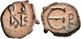 Justin II, 565-578. Pentanummium (Bronze, 16 mm, 2.42 g, 1 h), Constantinopolis. Monogram of Justin II. Rev. Large Є; in field to right, B. DOC 60b. M...